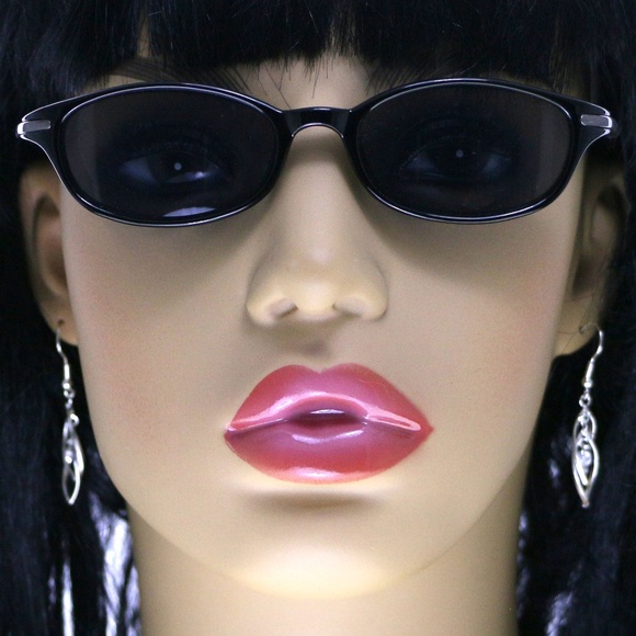 Liz Claiborne  Black Designer Cateye-Sunglasses - Picture 2 of 7